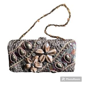 Retro Flower Embellished Bead Purse
